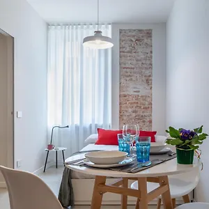 Vickylu - Center - By Host4u , Pavia Italia